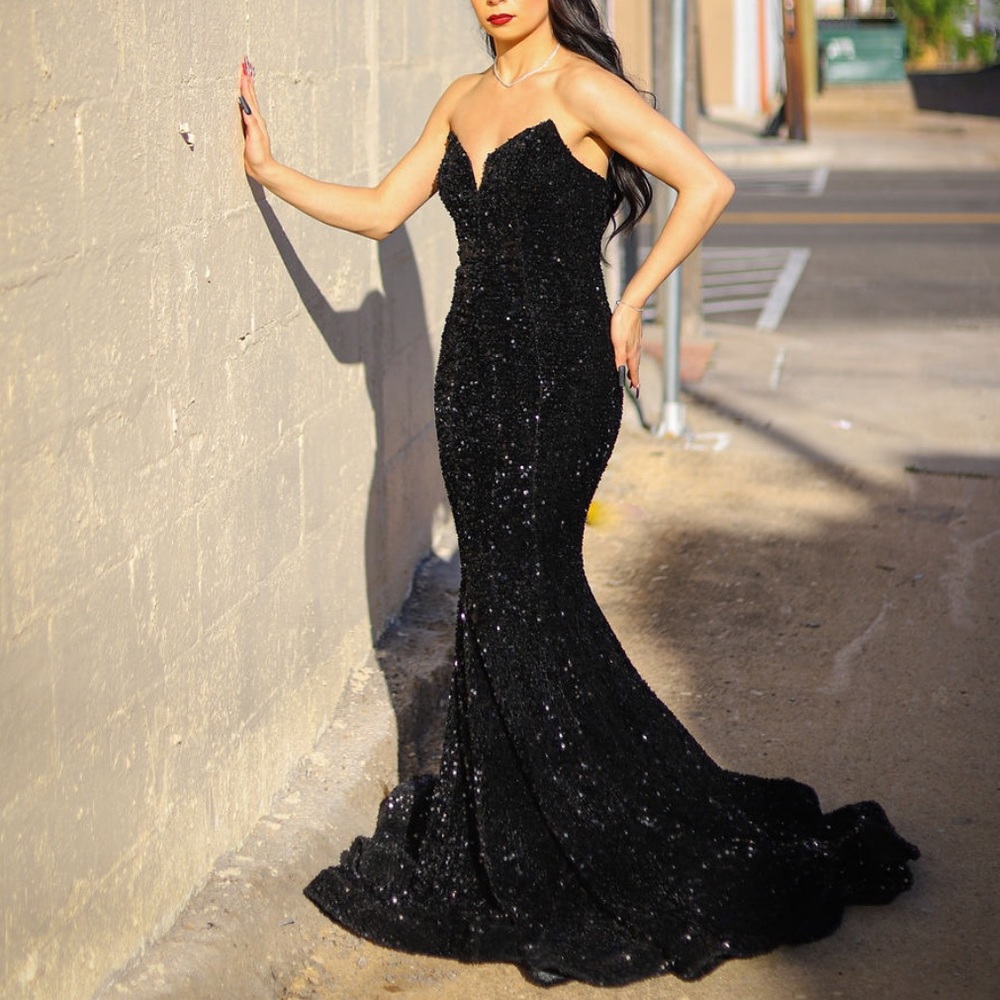 Prom dress. PORTIA AND SCARLETT
FIT AND FLARE PROM
DRESS